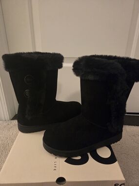 Womens Black Faux Fur Buttoned Winter Boots